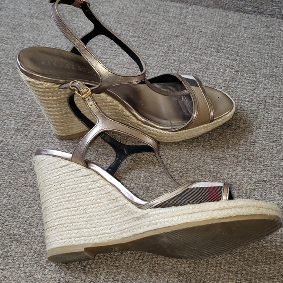Burberry wedge heels - Picture 2 of 5